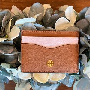 NWT Tory Burch Emerson Slim Card Case in Moose Color with Gold Logo